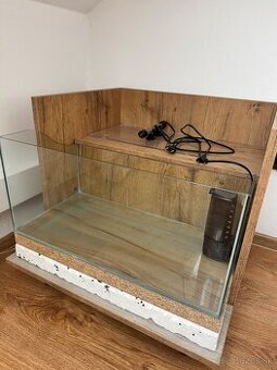 Akvárium so skrinkou