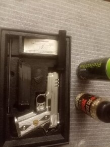 Plynová airsoftová zbraň