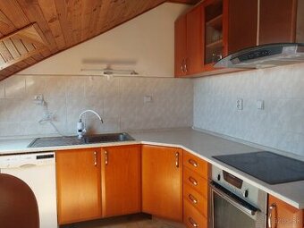 Prenájmem pekný 4 izb. podkrovný byt pri lesoparku 120m2