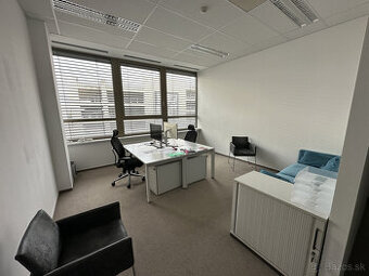 Prenájom 2 kancelárii o výmere 60,39m² na Galvaniho ulici v