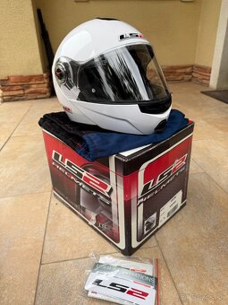 Prilby na moto Integrálna, Vyklápacia