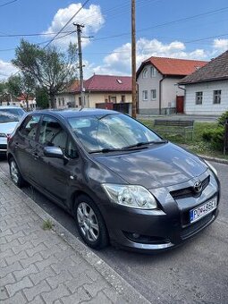 Predam Toyotu Auris, r. 2008