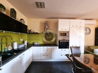 PREDAJ 3izbový 108 m2, zariadený byt s veĺkou terasou Mosonm