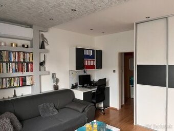 Moderný, slnečný a tichý 2-izbový byt s balkónom