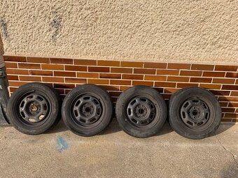 Predam plechové disky 4x100 r14 obuté letné pneu 185/60