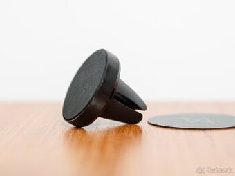 Magnetický držiak na mobil do auta