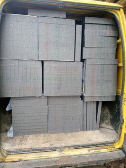 Fasádny polystyrén sivý, biely