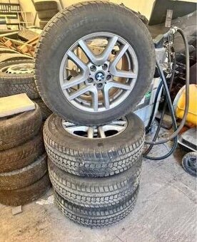 BMW elektróny so zimnými pneu