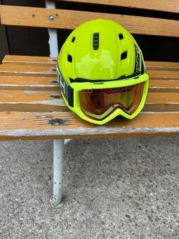 Detská lyžiarska prilba s okuliarmi