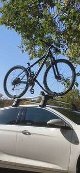 Opel Insignia liftback PRIEČNIKY