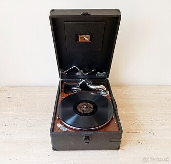 Starožitný gramofon na kliku His Master’s Voice, rok 1931