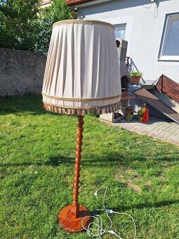Stojaca retro lampa