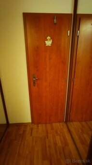 Interiérové dvere + zárubne – 5 kusov – 100 € (rýchlo 80 €)