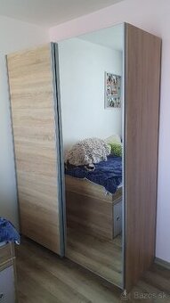 Šatníková skriňa
