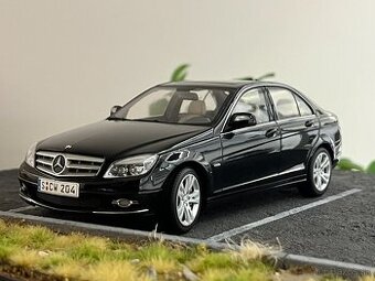 RESERVE - 1:18 Mercedes-Benz C-Klass (W204) - AUTOart