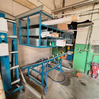 Kovací stôl pre výrobu okien