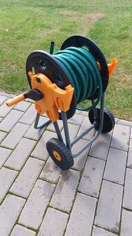 Bubon na hadicu s kolieskami + hadica