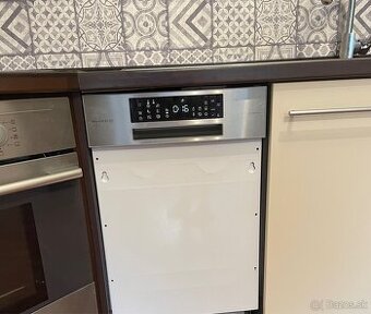 VSTAVANÁ UMÝVAČKA RIADU - 1