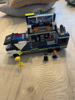LEGO - Mobilné laboratórium policajtov - 1