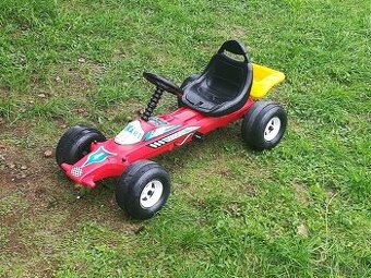 Veľké pretekárske auto