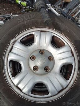 Disky aj s pneu na Toyota hilux