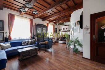 Vidiecka usadlosť s dvoma apartmánmi a tenisovým kurtom