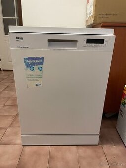 Umývačka riadu BEKO ProSmart Inverter – ako nová
