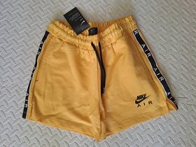 Dámske šortky nike M