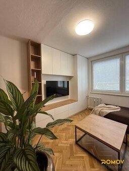 Prenájom - garsónka v bezpeostrednom centre Topoľčian