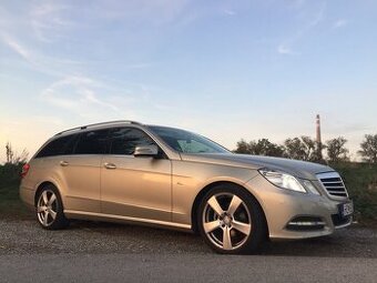 Mercedes benz W212 E200 2012