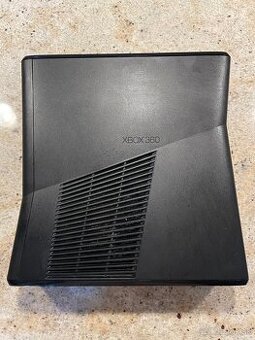 Xbox 360 + 2x ovladace + kinect a prislusenstvo + hry
