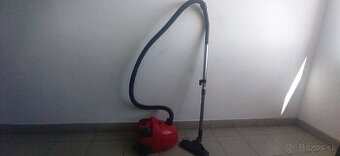 Predám vysávač Electrolux clario 1300 W. Ma nové vrecko/. Ma