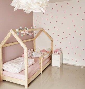 Predám detskú posteľ domček z masívu