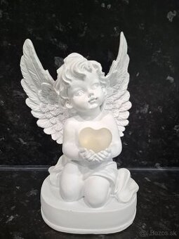 Svietiaci led anjel no hrob