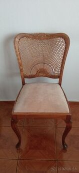 Jedálenská stolička