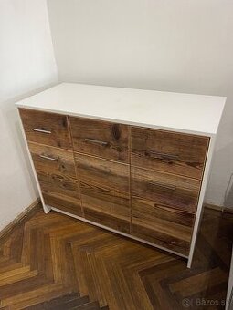 Komoda s kartáčovaným drevom