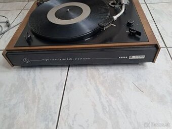 Gramofón TESLA  NC 440