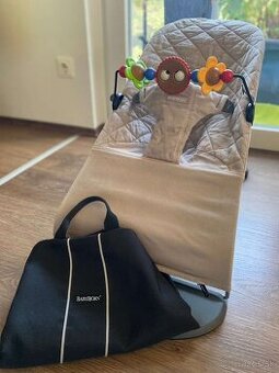 Babybjorn lehátko s originál hračkou a prenosnou taškou
