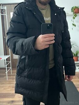 Pánska dlhá zimná bunda s kapucňou