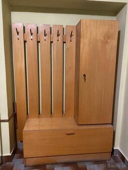 Vešiaková stena / nábytok na chodbu