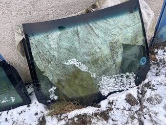 Škoda Superb 1 predne okno /celne/