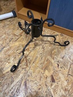 predam pevny, kovovy stojan na stromcek