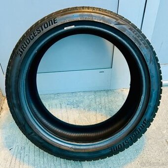 1x Zimna pneu Bridgestone Blizzak LM005 255/40 R20 101 V