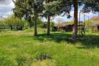 Slnečný rovinatý poz.na výst.domu 587 m2, Dvorec, Bánovce/B