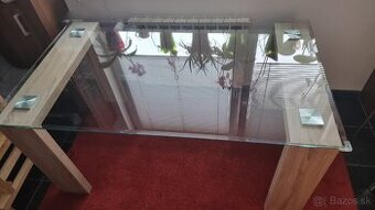 Kuchynský stôl sklenený