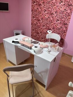 Manikérsky stôl s odsávaním – stav ako nový