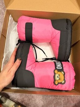 MOSCHINO original snehule veľ.29-31