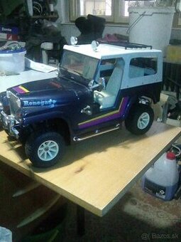 Rc-auto Robbe Jeep Renegade.