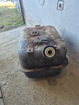 Zetor nadrz palivova