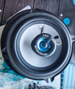 Reproduktory do auta